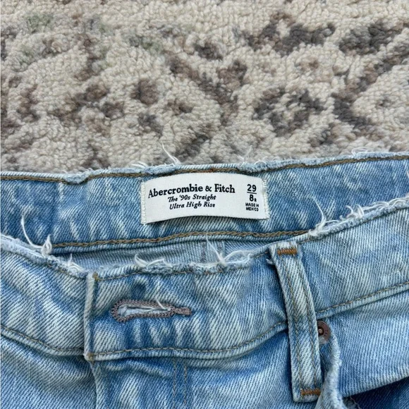 A&F Ultra High Rise 90s Straight Jean - Picture 3 of 3